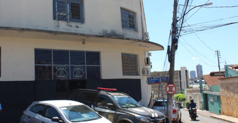 Após o golpe, homem procurou a Central de Flagrantes de Anápolis para denunciar o ocorrido. (Foto: Gabriella Lícia)