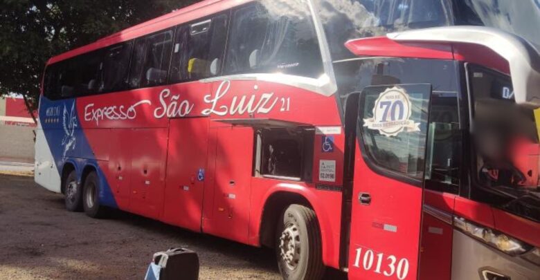 Ônibus que ia em direção ao Nordeste quebrou em Anápolis. (Foto: Reprodução)