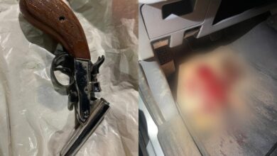 No veículo utilizado na fuga, os policiais encontraram latas de cerveja e uma grande quantidade de sangue no banco do motorista e no assoalho. (Foto: Reprodução)