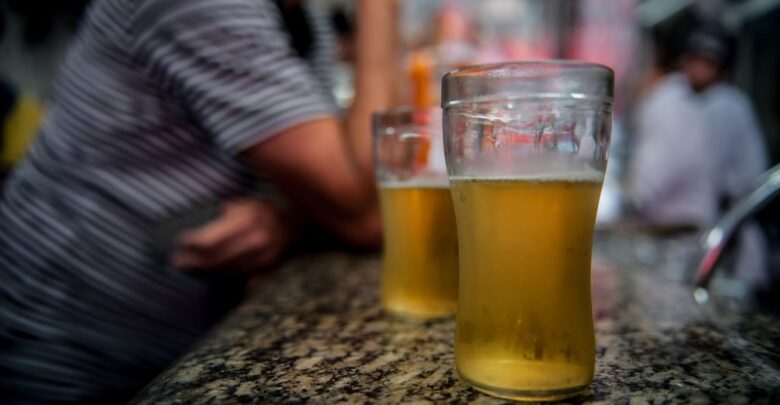 Imagem ilustrativa de copos de cerveja. (Foto: Divulgação)